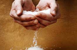 Himalayan salt in hands